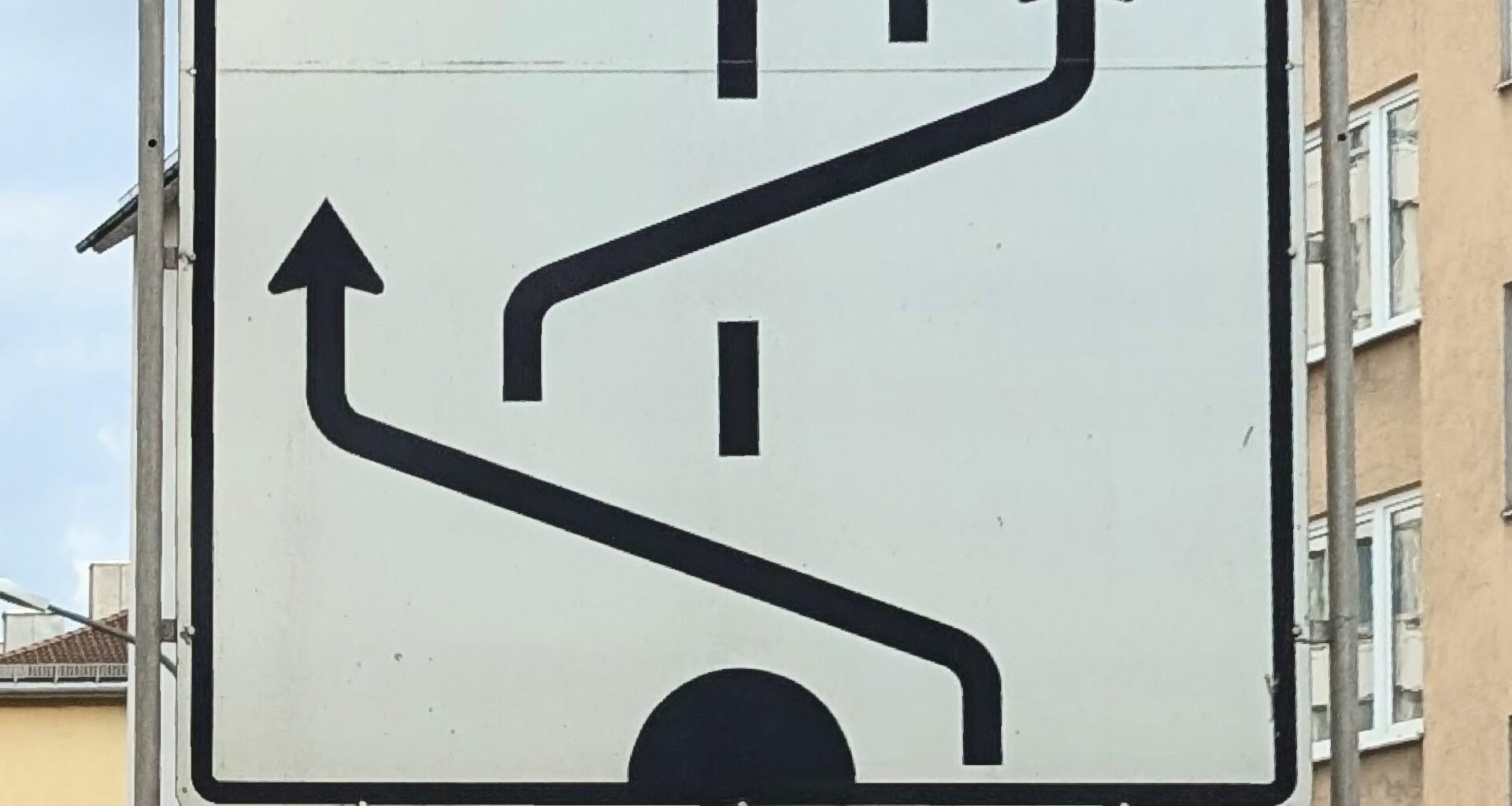 I'm a tourist and I've figured out all German traffic sign I've seen, except this one. What is this supposed to mean?!