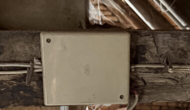 Is this the APL (Hausanschlusskasten)? Need help identifying