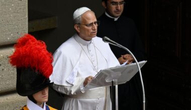 Pope at Angelus: We cannot cheat death, only serve life to gain eternal life