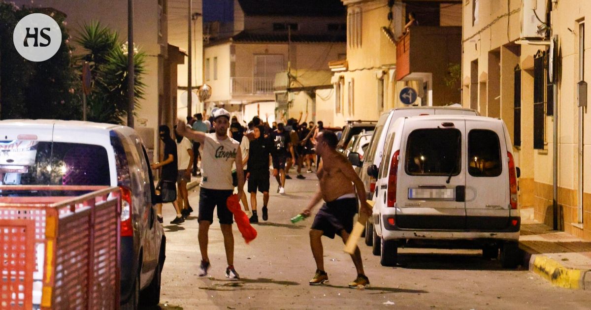 Viisi loukkaantui yhteenotoissa, kun äärioikeistolaiset kehottivat väkivaltaan siirtolaisia vastaan