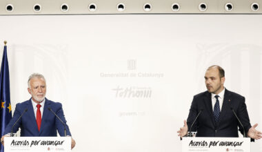 El ministro de Política Territorial y Memoria Democrática, Ángel Víctor Torres, y el conseller de Presidencia, Albert Dalmau