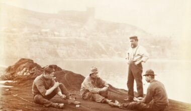 "Mending The Nets", Whitby taken by Francis Meadow Sutcliffe (1890)