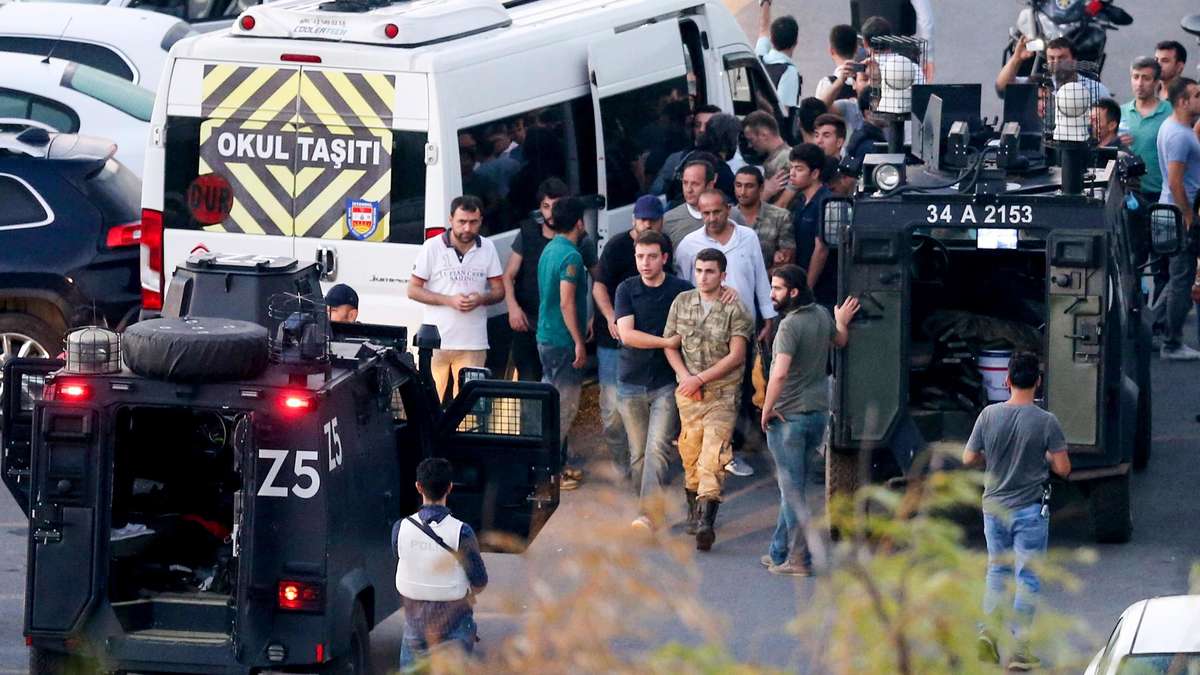 Türkei kämpft neun Jahre nach Putschversuch mit Mangel an Kampfpiloten und Offizieren
