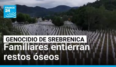 Familiares entierran a siete víctimas del genocidio de Srebrenica