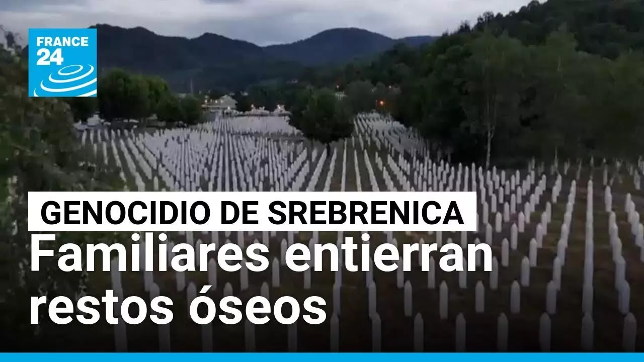 Familiares entierran a siete víctimas del genocidio de Srebrenica