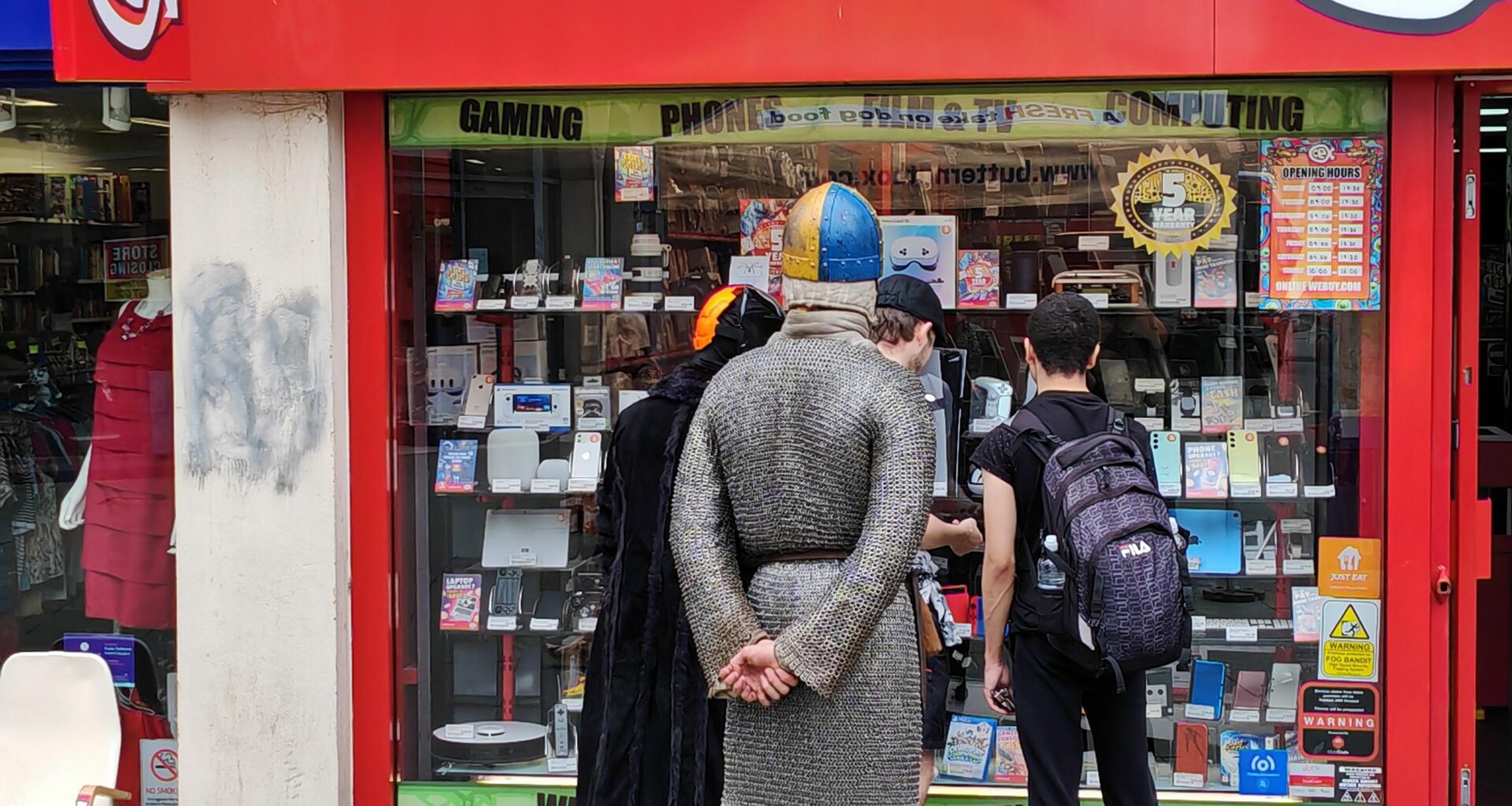 Average CEX customers