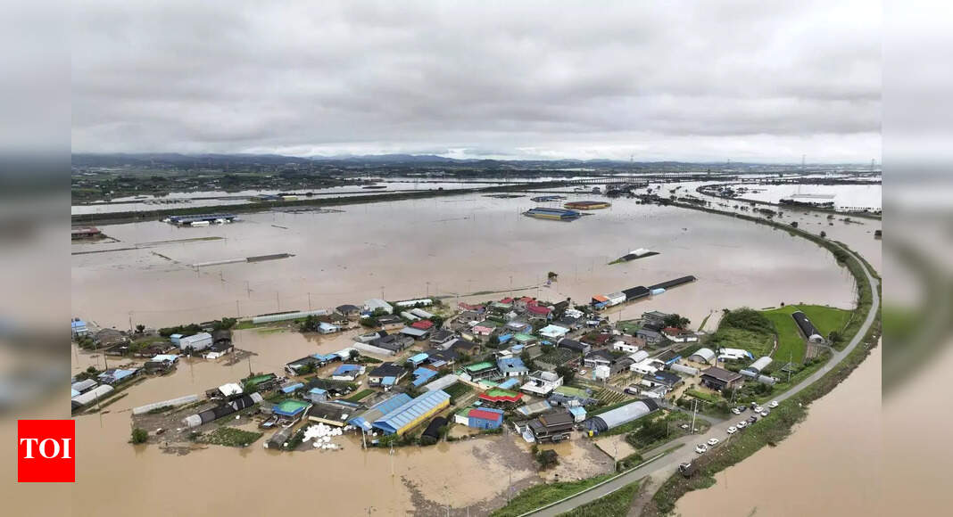 At least 4 dead and 1,300 evacuated after heavy rain in South Korea | World News