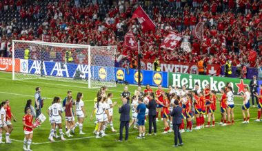La haie d’honneur, un hommage des Espagnoles «à l’équipe de Suisse mais aussi au pays qui organise cet Euro inoubliable»