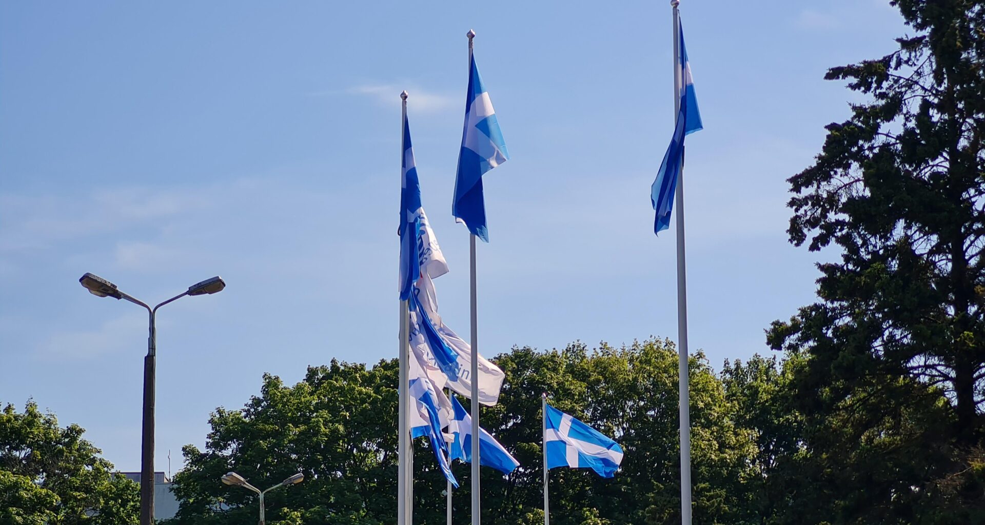 Flag, blue and white cross in Pärnu and Haaplasu - what is it?