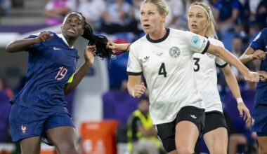Kathrin Hendrich sikutas Griedge Mbocki patsist. Foto: Scanpix / Georgios Kefalas / EPA