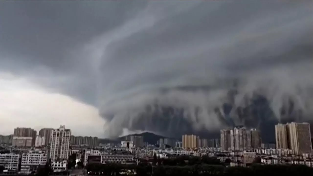 Les images impressionnantes du typhon Wipha qui touche le sud de la Chine • FRANCE 24
