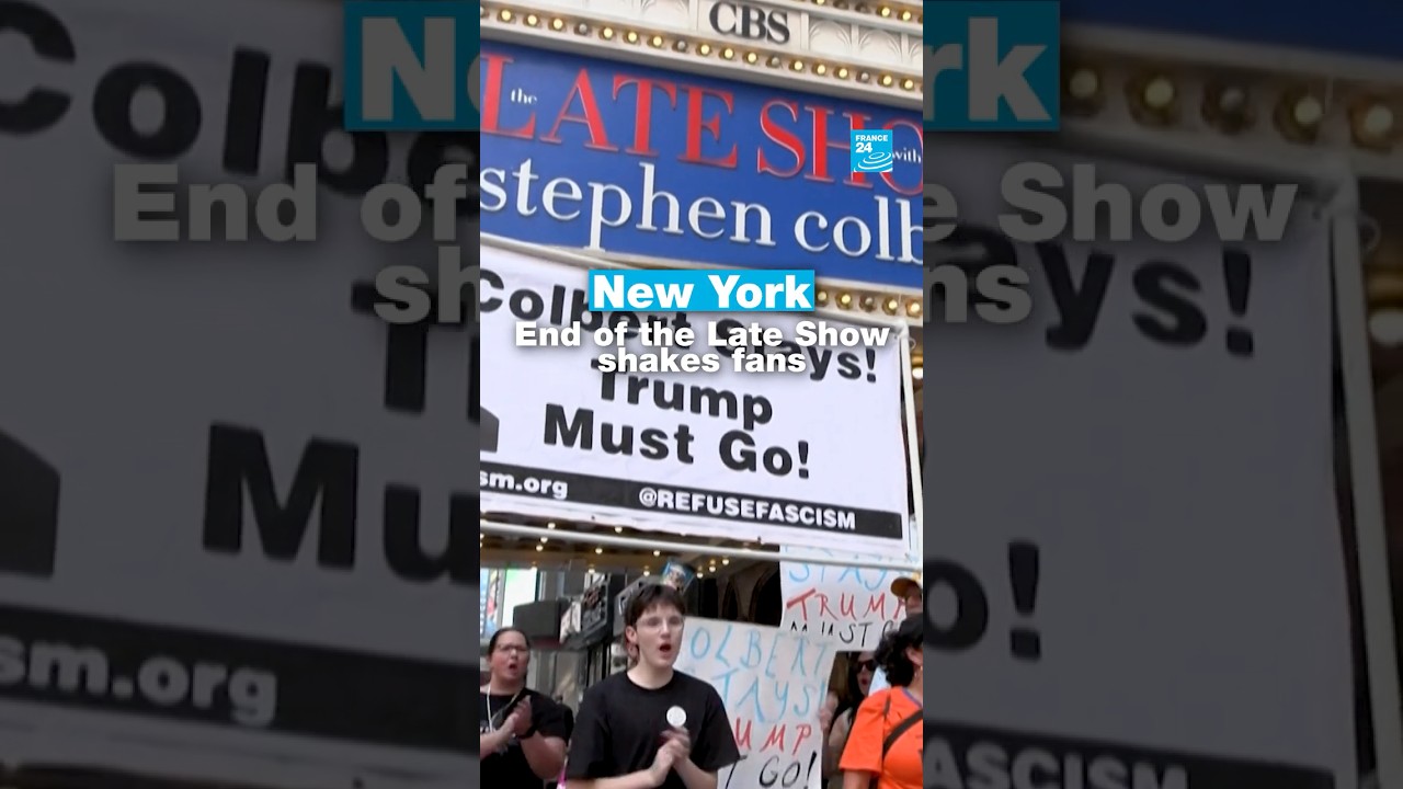 "Colbert stays, Trump must go": End of the Late Show shakes New York fans • FRANCE 24 English