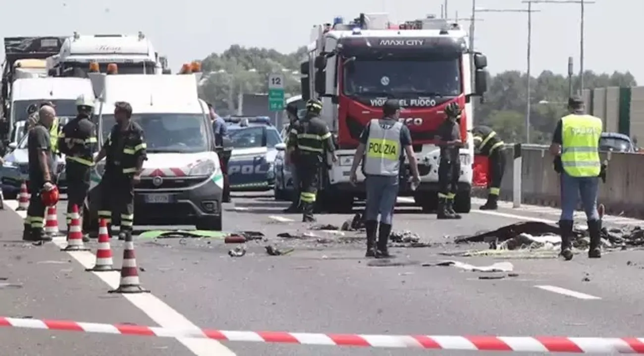 In Italy, a plane crashed onto a highway and exploded: a man and a woman died