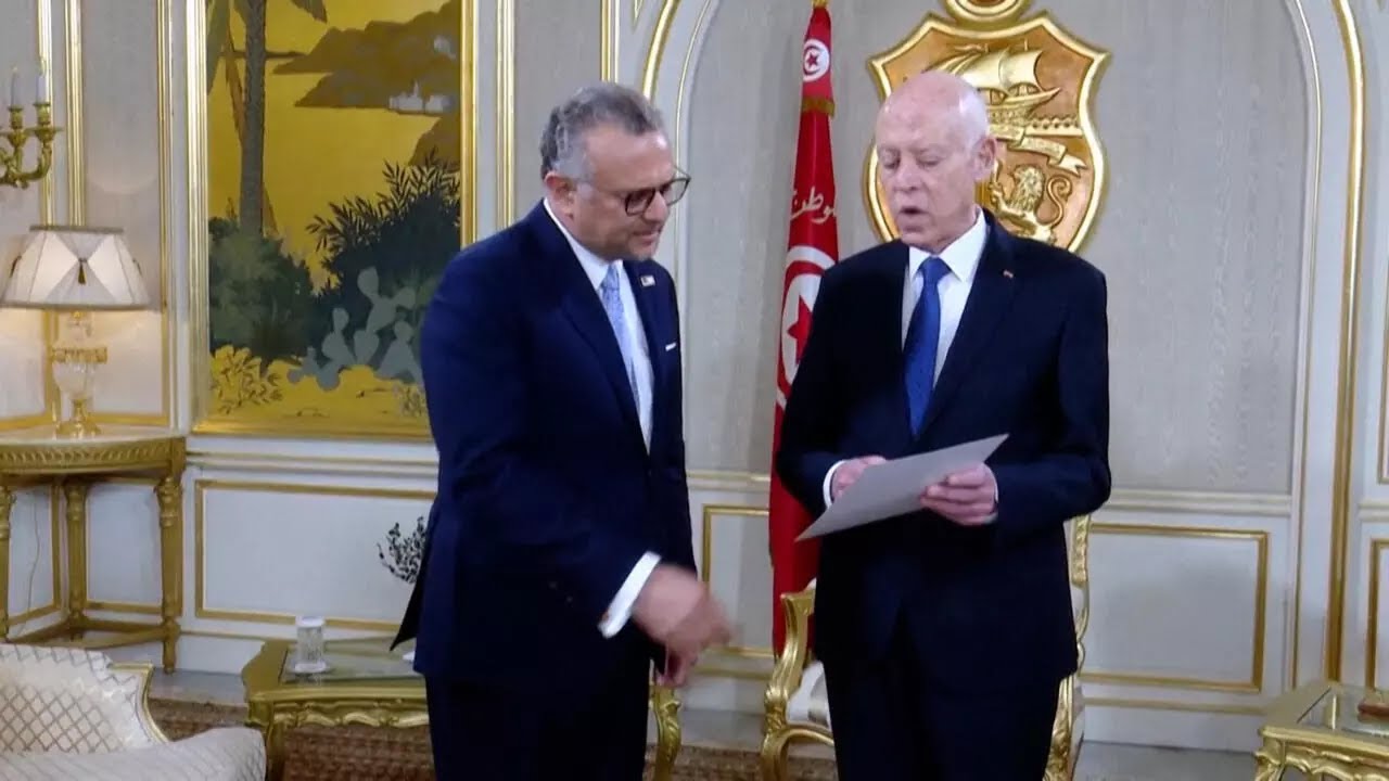 Le président tunisien montre des photos d'enfants affamés de Gaza à un conseiller de Trump