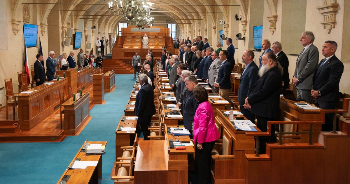 Senátem schválená novela zpřísní migraci v Česku | iROZHLAS