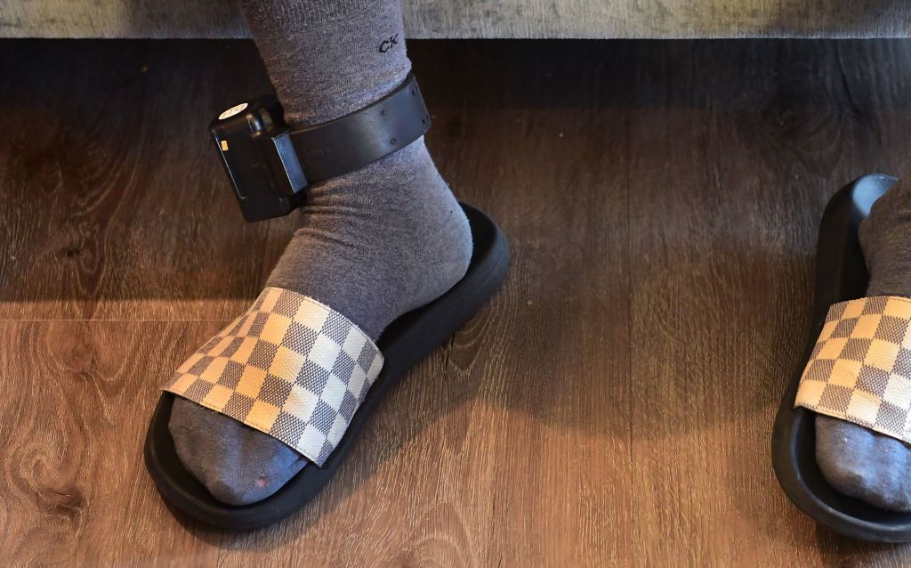 ICE Reportedly Set To Put Ankle Monitors To Tens Of…