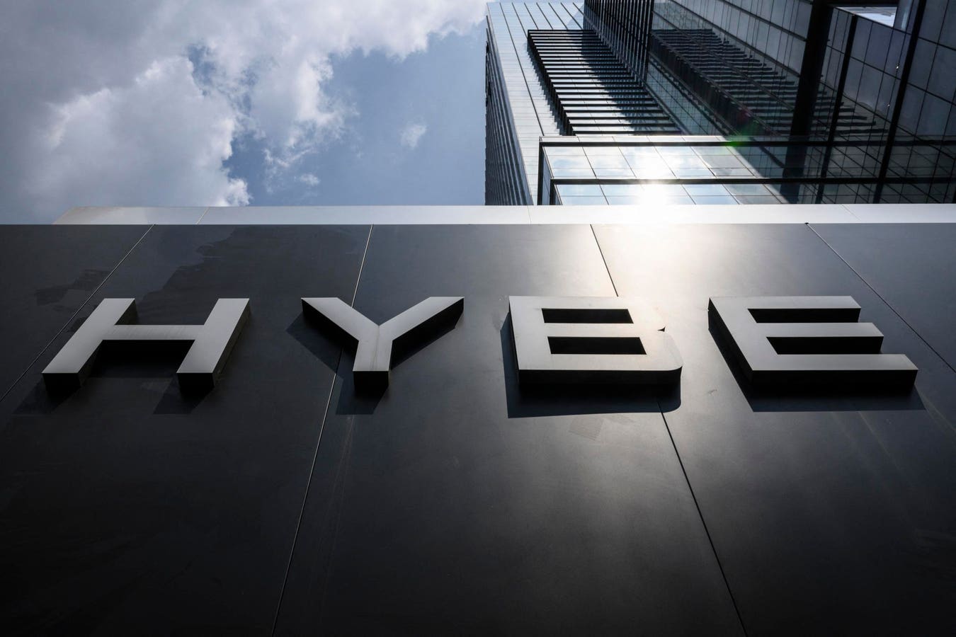 Korea Police Raid HYBE Offices Over Ongoing Stock Probe