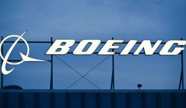 Japan to buy 100 Boeing planes