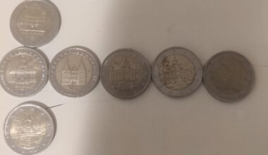 How many different 2€ coins can be collected with different buildings in it?