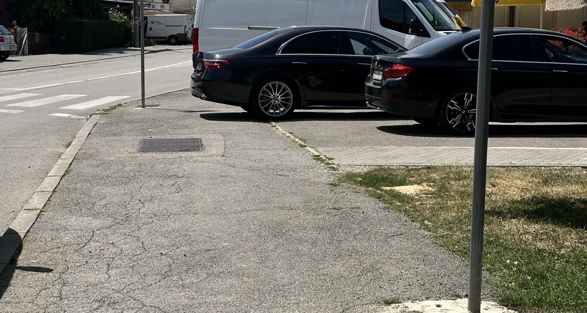 Dragi pjesaci, jebite se. Ja imam gablec