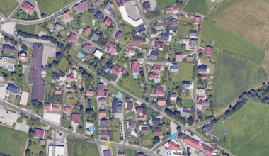 Loče pri Slovenskih Konjicah - naša vas z največ privat bazenov?