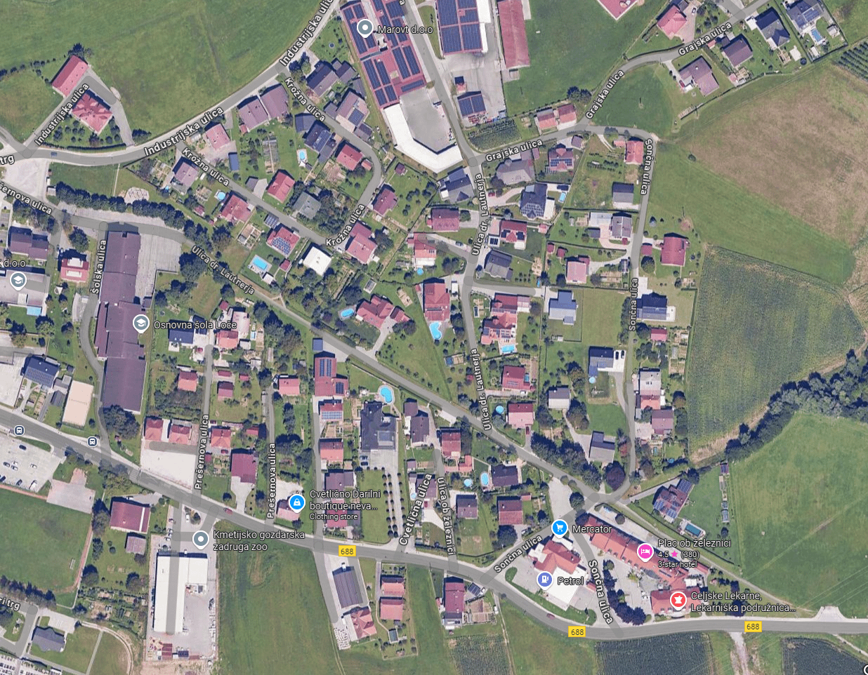 Loče pri Slovenskih Konjicah - naša vas z največ privat bazenov?