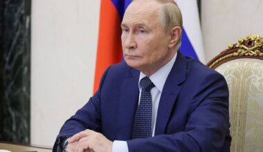 Russia’s Once-Hot War Economy Shows More Cracks: New Economy