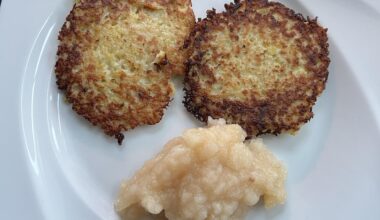 one of my favorite meals when I come to Germany.  Kartoffelpuffer mit apfelmus