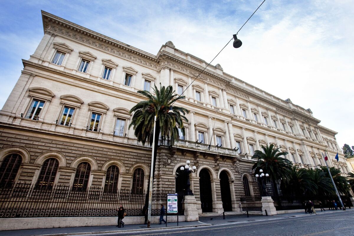Italy Central Bank Says Economy Remained Weak at the End of 2024