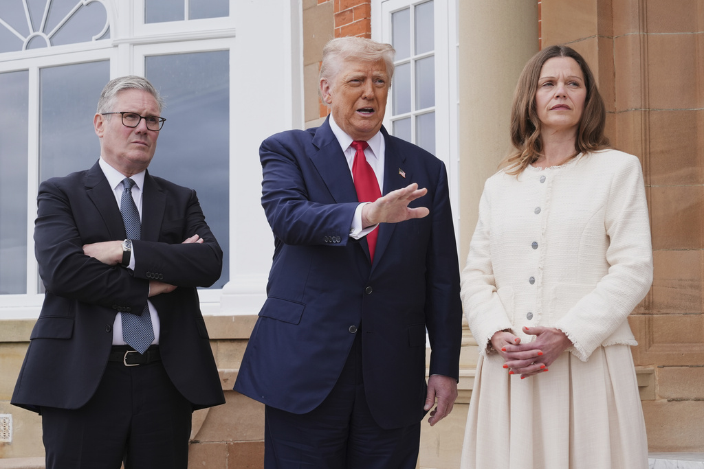 Trump talks Gaza, Ukraine and his golf course, in meeting with UK’s prime minister | News, Sports, Jobs