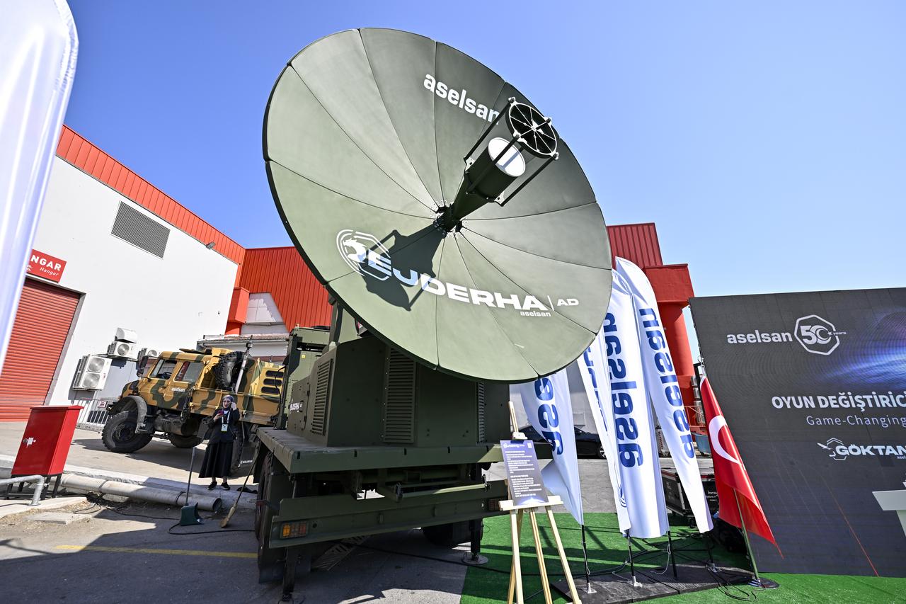 ASELSAN introduces its air defense systems, including the Ejderha during the 17th International Defense Industry Fair 2025 (IDEF) at Istanbul Expo Center in Istanbul, Türkiye, July 23, 2025. (AA Photo)