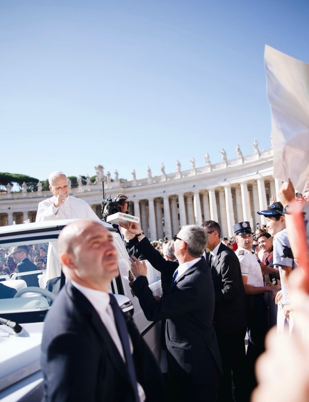pope-pizza-delivery-aurelios-
