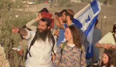 Des Israéliens manifestent pour pouvoir revenir habiter à Gaza • FRANCE 24