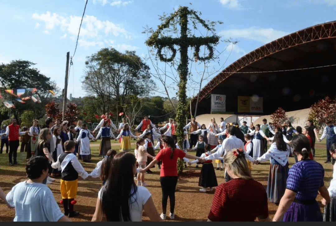 Celebrating Midsommar in a small village of Argentina