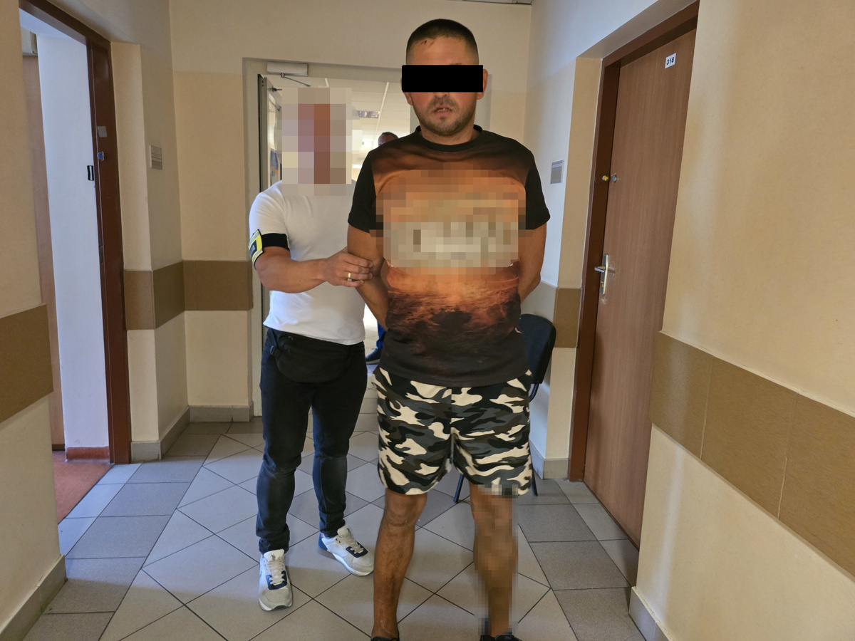 Wybił szybę w sklepie - został zatrzymany i usłyszał zarzut - Aktualności