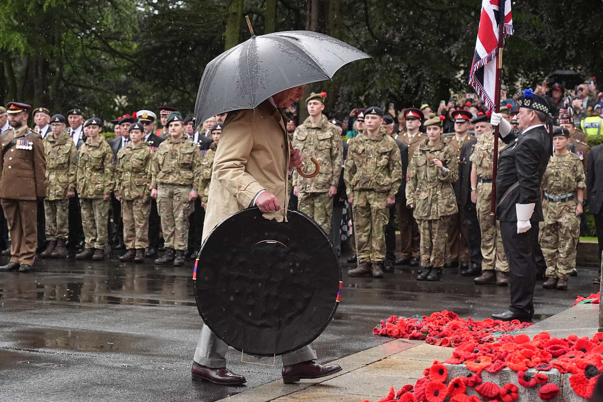 The King laid a wreath at Kirkcaldy War Memorial to mark its centenary.