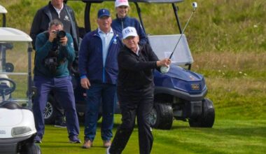 Great Britain: With USA cap: Trump plays golf in Scotland for now