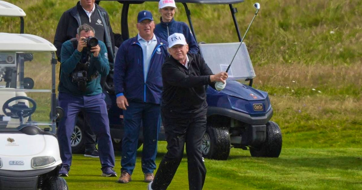 Great Britain: With USA cap: Trump plays golf in Scotland for now