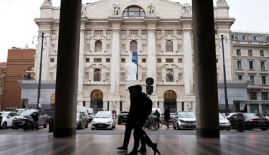 European Markets Weaken Amid Tariff Uncertainty