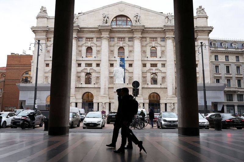 European Markets Weaken Amid Tariff Uncertainty