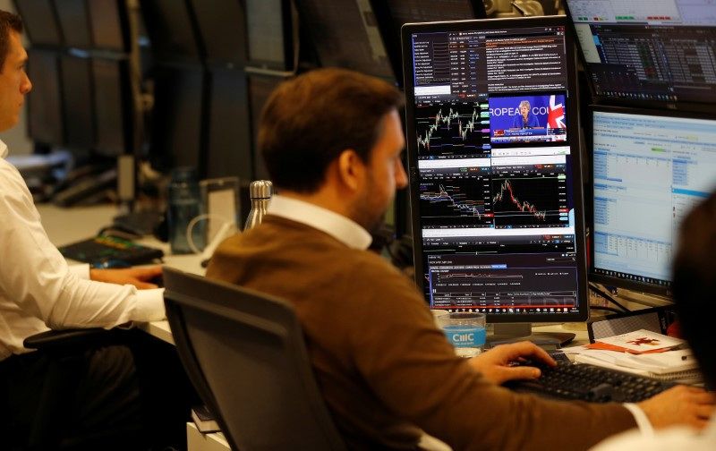 European markets in the red; TIM and Amplifon lead the Mib