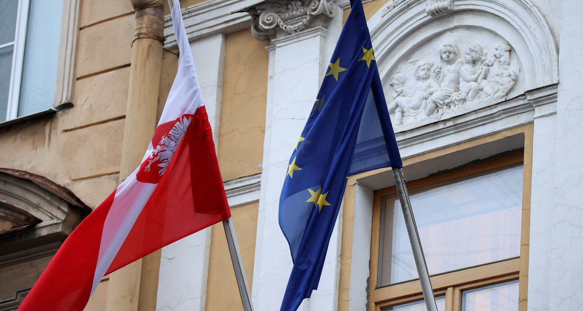 Russia closing Polish consulate in Kaliningrad in tit-for-tat move | Politics News