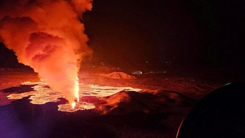 Iceland volcano eruption: Lava erupts from 2km-long fissure