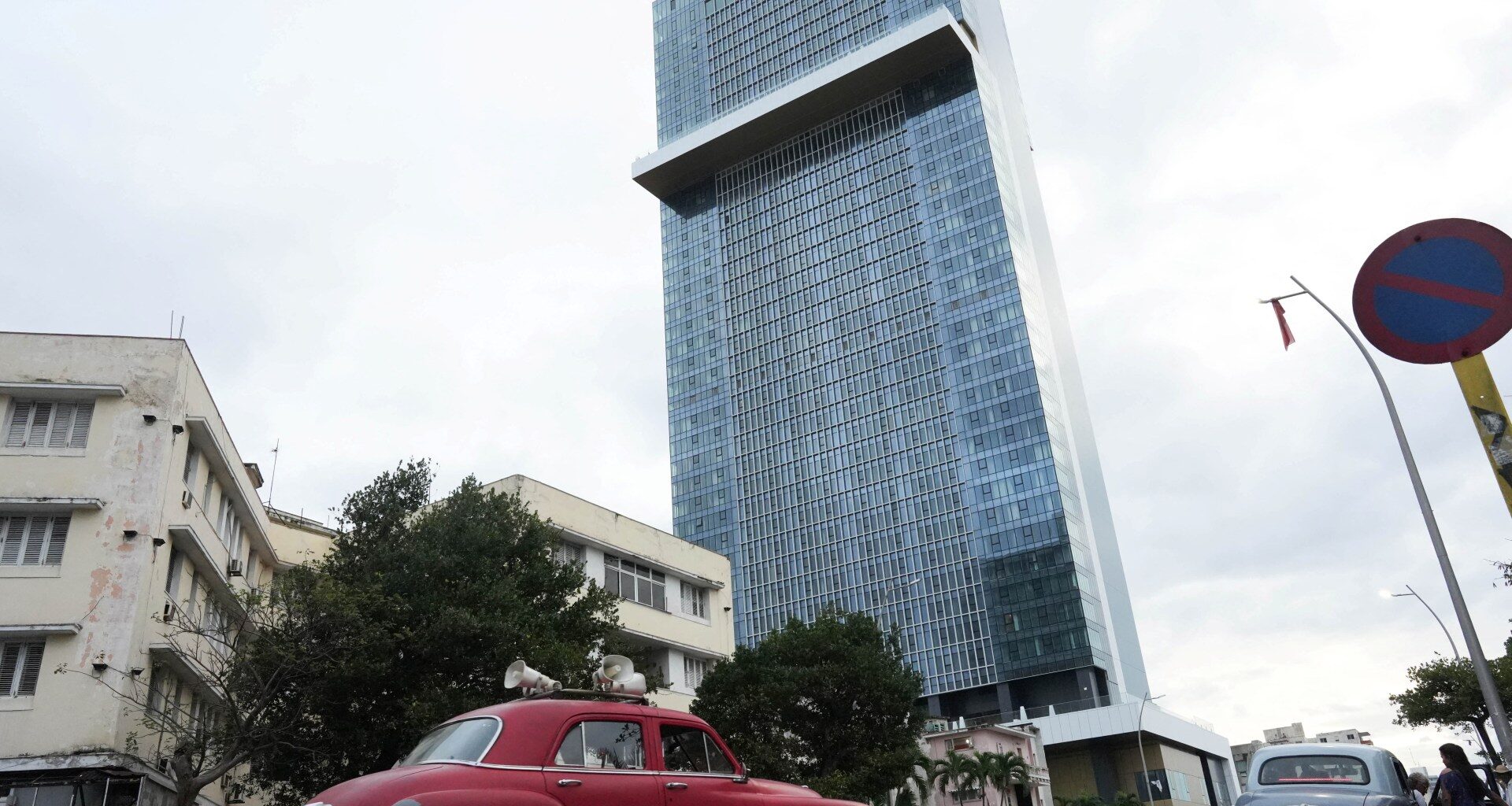 US sanctions Cuban president, ‘regime-controlled’ luxury hotels | Donald Trump News