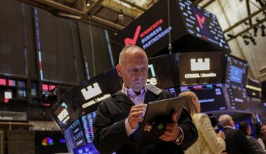 Wall Street stock indexes gain, Delta forecast boosts sentiment