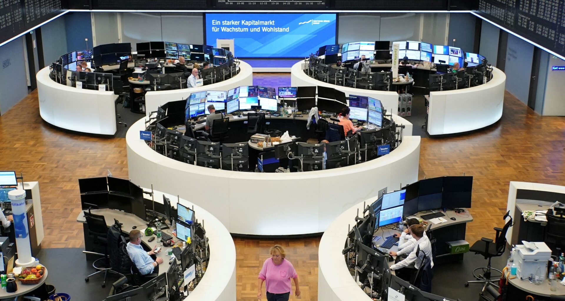 European shares end lower as corporate results, trade anxiety weigh