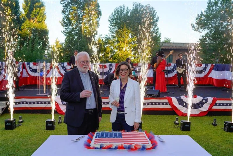Archbishop Paul Richard Gallagher, the Vatican secretary for relations of states, and Laura Hochla, chargé d’affaires of the U.S. Embassy to the Holy See, addressed the crowd at Villa Richardson on June 30, 2025, in Rome, where the Fourth of July was celebrated this year with a special milestone: the recent election of the first pope born and raised in the United States.