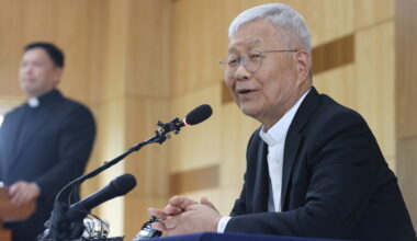 Cardinal Yoo Seong-sik answers questions at a meeting held at the Korean Catholic Bishops' Conference on the 3rd. Yonhap News Agency
