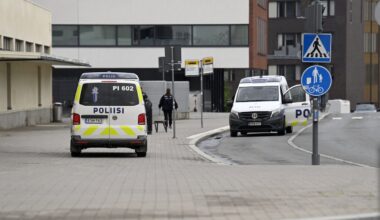 Police vehicles are seen outside the Ratina shopping centre in Tampere, Finland, on July 3, 2025. Photo by Saara Peltola / Lehtikuva / AFP
