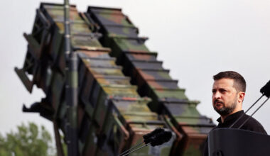 Ukrainian President Volodymyr Zelensky during a visit to a military training area for the training of Ukrainian soldiers on the “Patriot” anti-aircraft missile system